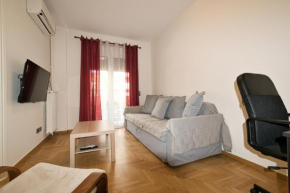 Contemporary light-filled apt 5min away from metro